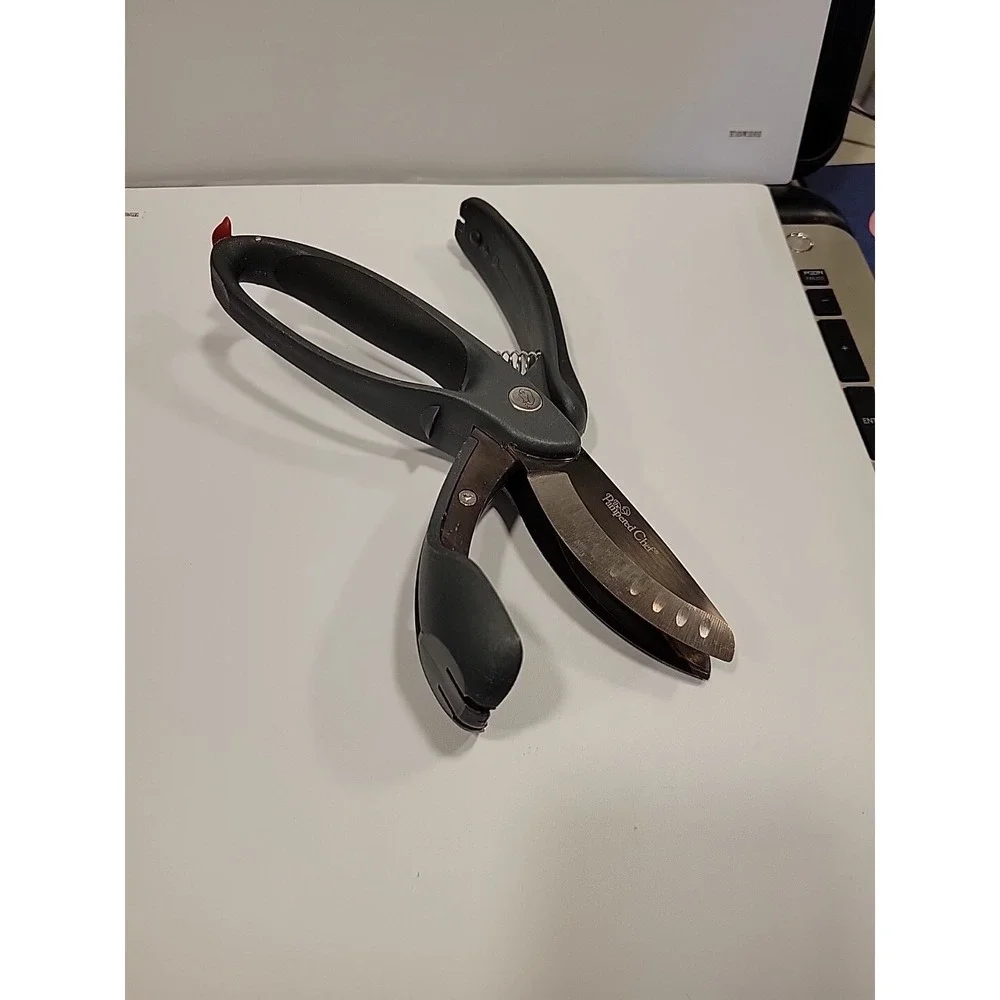 Pampered Chef Salad Chopper #2582 Double Bladed‎ Shears Scissors Handle Locks